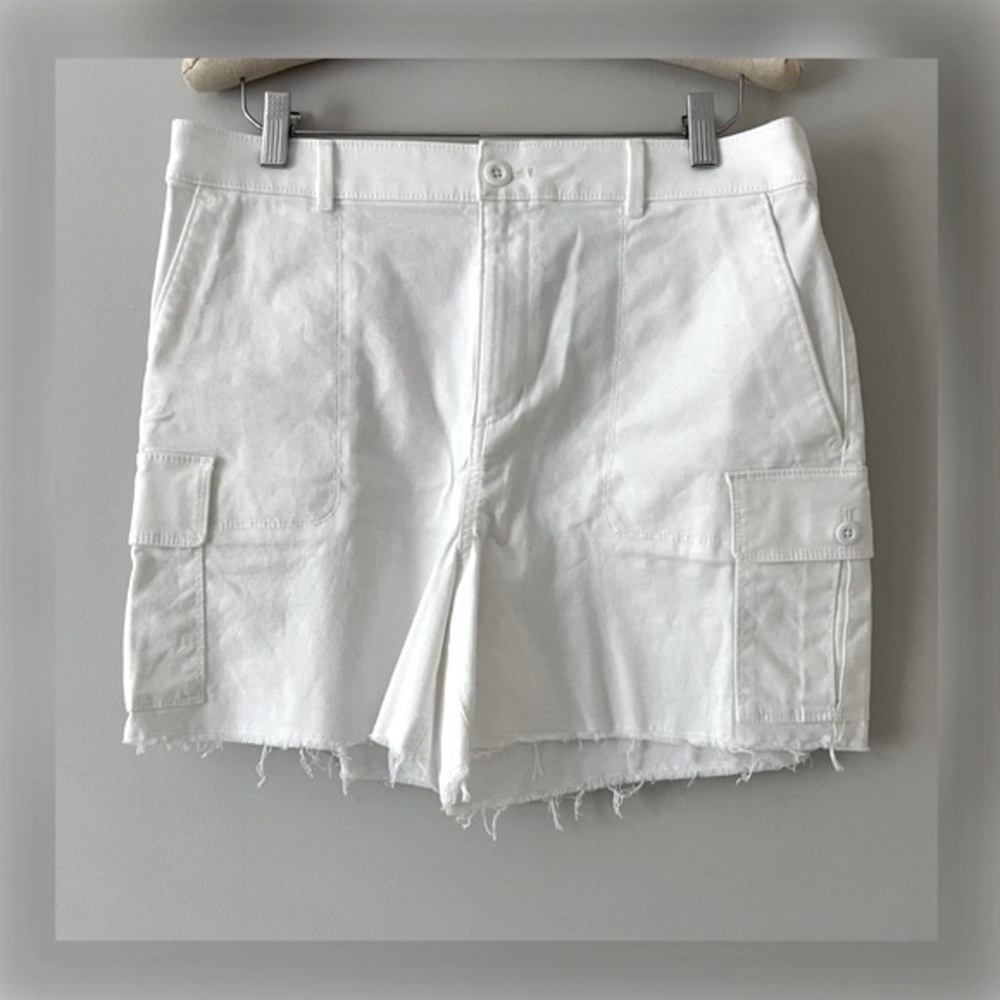 ☘️ LOFT ANN TAYLOR White Cargo High-Rise Bermuda Shorts